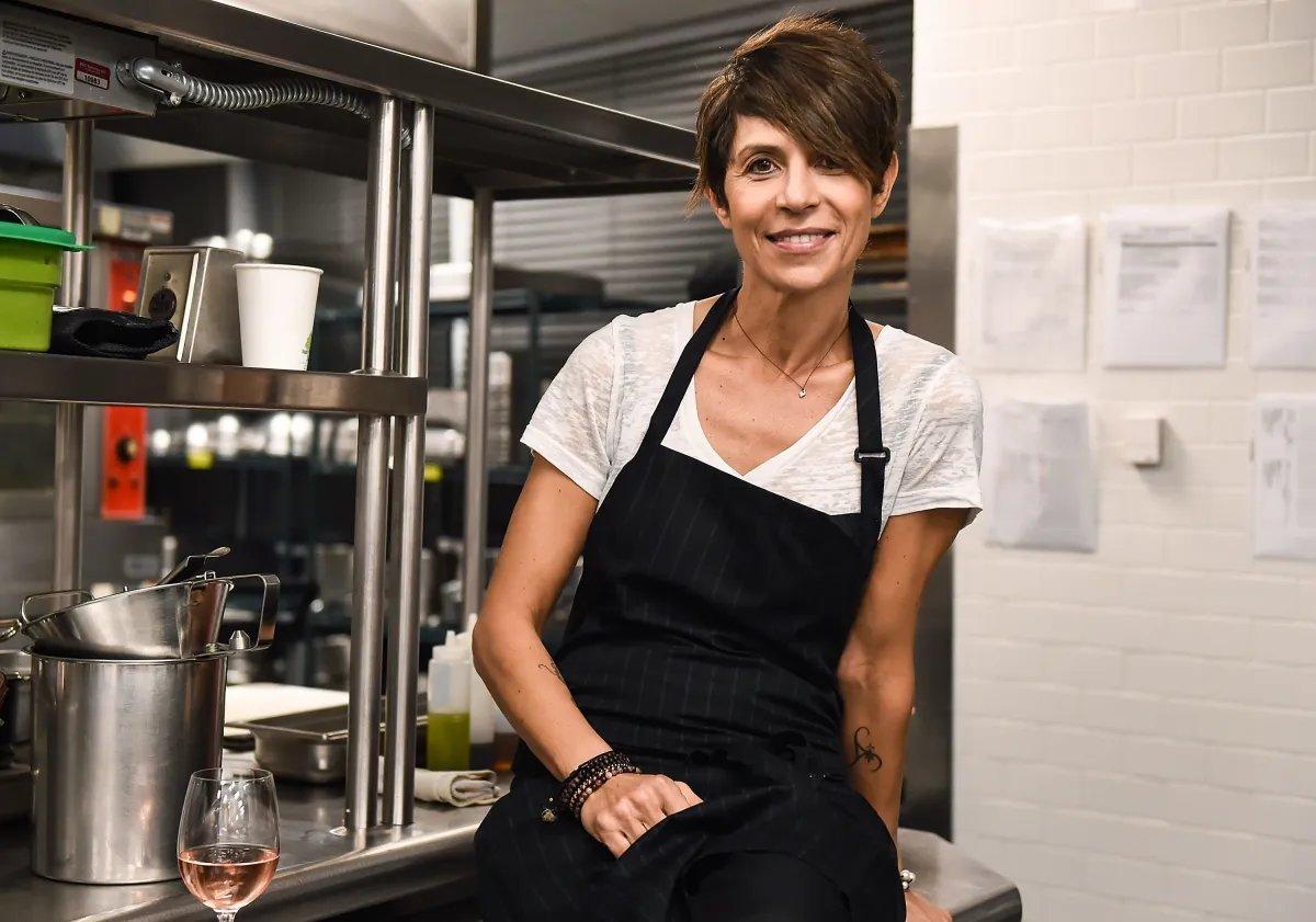 Dominique Crenn: Conoce la historia de la chef francesa más influyente del mundo de la gastronomía. - Cover Image